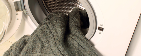 Jak prać wełniane swetry, aby służyły latami? Porady eksperta